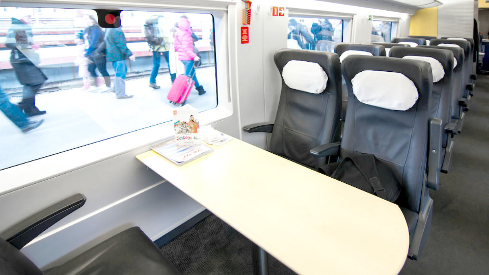 Meal included in ticket price of business class on high-speed train Sapsan